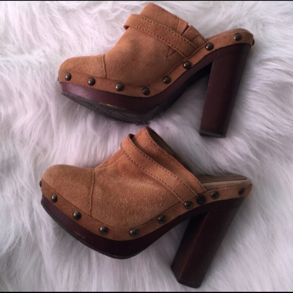 Jessica Simpson clogs